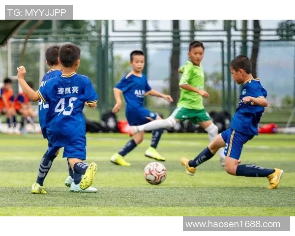 从低谷到巅峰足球球星用拼搏与信念点燃青春热血 从低谷到巅峰足球球星用拼搏与信念点燃青春热血